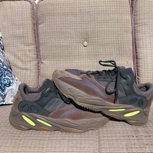 Yeezy 700 MAUVE 💯